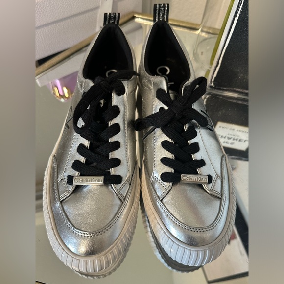 CK Calvin Klein metallic silver & black shoes flats size 10 - Picture 5 of 6